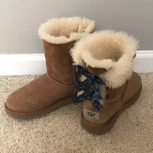 Girls UGG Boots w/Blue Bandanna Bows- size 3